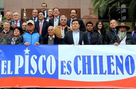 Políticos chilenos presentan ley para prohibir ingreso del pisco peruano a su país