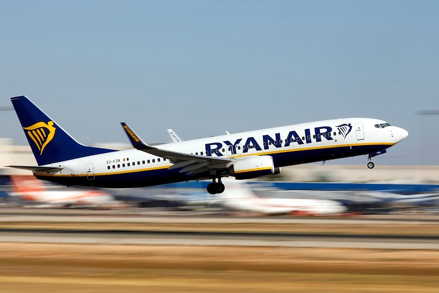 España: ordenan a low cost Ryanair cancelar el cobro por maleta en cabina