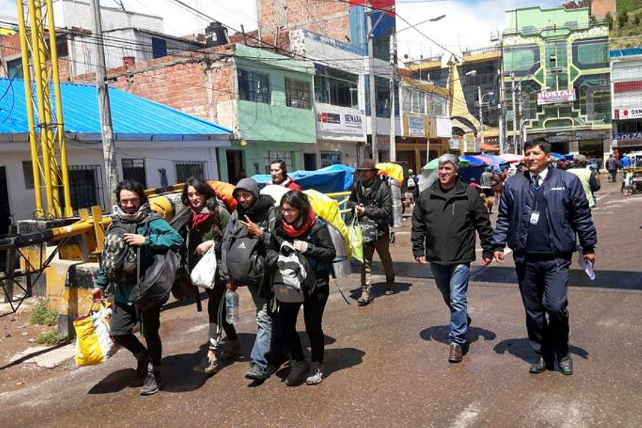 Expulsan a turistas extranjeros acusados de causar daños en Machu Picchu