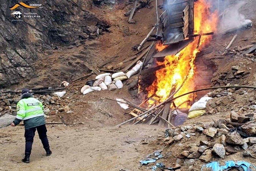 Áncash: destruyen campamento minero instalado en Parque Nacional Huascarán