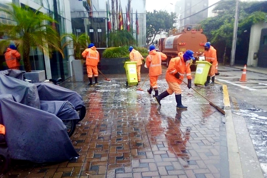 Desinfectan exteriores del hotel Sol de Oro tras detectarse casos de Covid-19