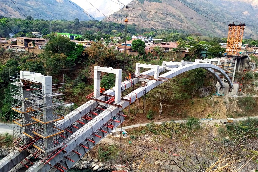 Construyen puente que conectará Cusco y Ayacucho a través del río Vilcanota