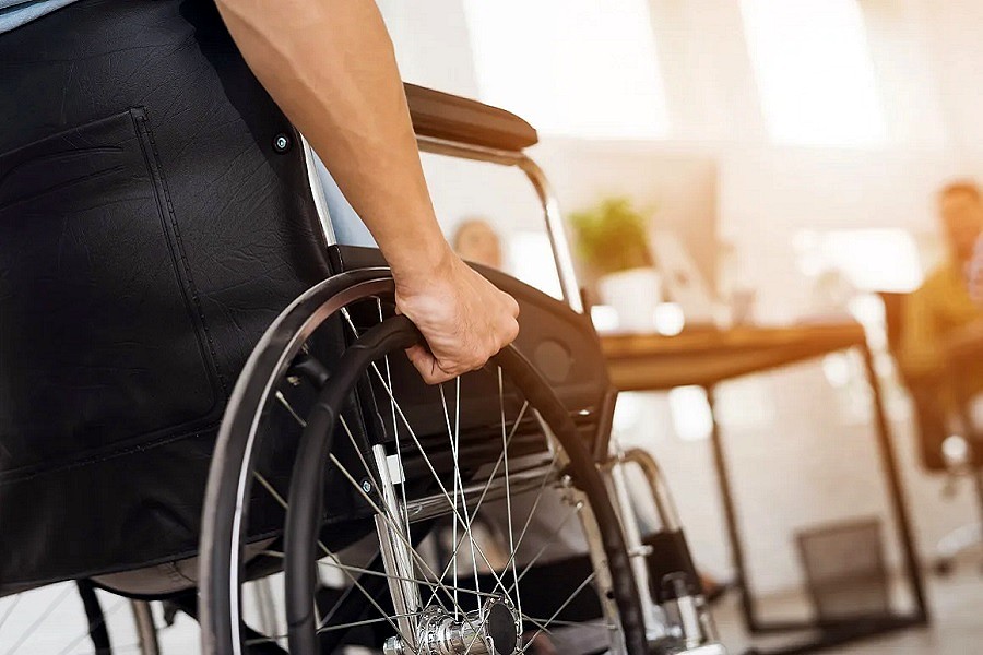 Accesibilidad en turismo: aprende cómo adaptar espacios para personas con discapacidad