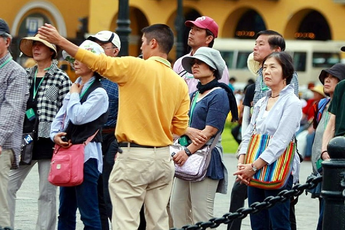 Guías de turismo rechazan Ley N° 31617 que permite a otros profesionales ejercer el guidismo