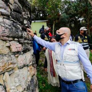 Ministro de Cultura inspecciona daños en complejo arqueológico de Kuélap