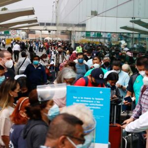 Gremios evalúan denunciar a ministra de Trabajo por autorizar paro de controladores aéreos