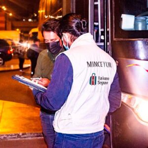 Fiscalizan servicios de guías y transporte turístico de Lima durante Semana Santa