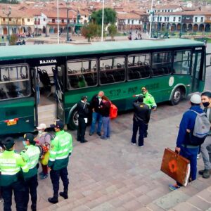 Paro en Cusco genera suspensión de trenes a Machu Picchu, turistas varados y millonarias pérdidas