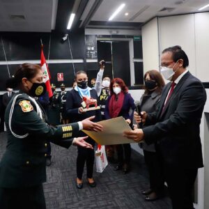 Condecoran a efectivos policiales de la División de Turismo por destacada labor
