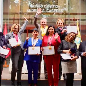 Miraflores condecora a Isabel de Quiñones con la “Medalla de Mérito al Turismo”