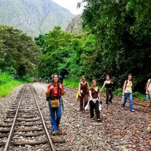 Piden a porteadores del Camino Inca no transitar por vía férrea a Machu Picchu