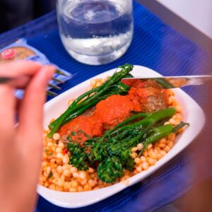 United estrena nuevos menús de origen vegetal en servicios de primera clase en EEUU