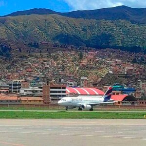 Se reanudan las operaciones en aeropuerto de Cusco con resguardo policial