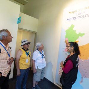 Adultos mayores ecuatorianos visitaron el Museo Metropolitano de Lima