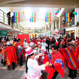 Terminal terrestre de Cusco reanudó operaciones: turistas fueron recibidos con danzas carnavalescas