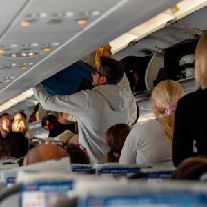 Gremios de agencias de viajes a favor de eliminación de cobro por equipaje de manos
