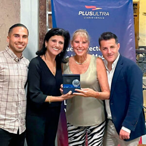 Plus Ultra reconoció a Conexión TS como uno de sus aliados más importantes en Perú