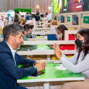 Fiexpo Exhibitions Group y Apavit firman acuerdo para impulsar turismo de reuniones