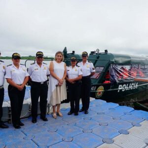 Mincetur entrega lanchas deslizadoras a Policía de Turismo de Ucayali