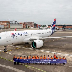 Latam recibe nuevo avión utilizando por primera vez Combustible Sostenible de Aviación (SAF)