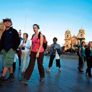 Más de 2,5 millones de turistas internacionales llegaron al Perú en 2023, aún por debajo de niveles prepandemia