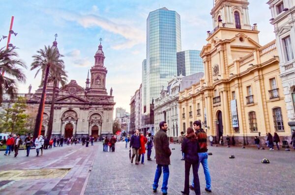 Chile recibe 33% más turistas que antes de la pandemia y proyecta llegar a 8 millones en 2030