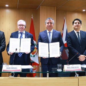 Perú y Reino Unido firman acuerdo para elaborar Plan de Desarrollo Ferroviario al año 2050