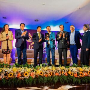 Distinguen a prestadores de servicios turísticos de Cusco con premio “Qori Q’ente 2023”