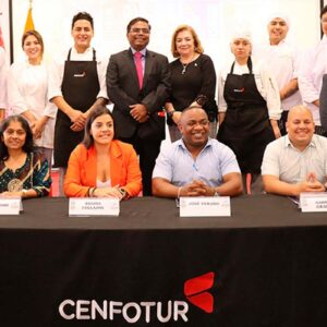 Estudiantes de Cenfotur ganan concurso de recetas organizado por Embajada de la India