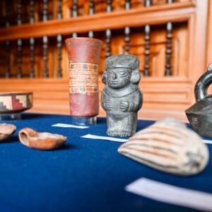 Cancillería entrega 202 bienes culturales repatriados desde América y Europa