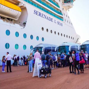 Crucero Serenade Of the Seas arriba al puerto de Paracas con más de 2 mil turistas