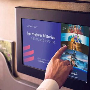 Latam Airlines suma contenido de Disney+ en su entretenimiento a bordo