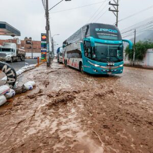 Derechos de pasajeros de transporte terrestre no pueden ser afectados pese a inclemencias del clima