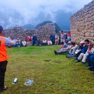 Capacitan a trabajadores de Machu Picchu en técnicas de rescate y primeros auxilios