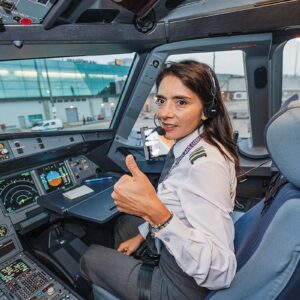 Sky Airline incrementará la contratación de mujeres piloto en 20% para el año 2026