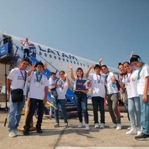 Latam Airlines y ASPAU realizan simulacro de embarque para personas del espectro autista