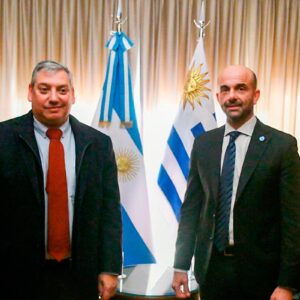 Uruguay y Argentina avanzan en dirección a firmar un acuerdo de cielos abiertos