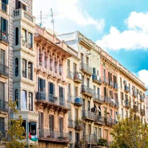 Barcelona prohibirá los más de 10 mil apartamentos turísticos disponibles en 2028