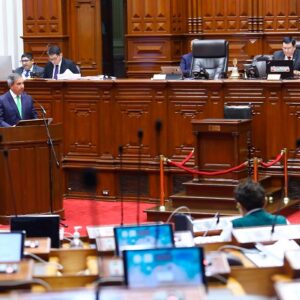 Congresistas de todas las bancadas cuestionan a ministro de Transportes por ineficiencia en su sector