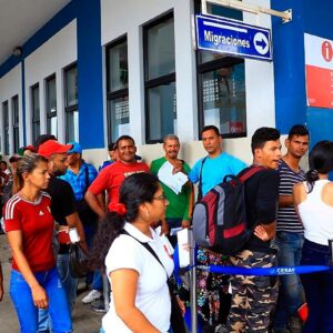 Perú pedirá visa y pasaporte vigente a venezolanos que ingresen al país