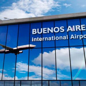 Argentina anuncia desregulación del transporte aéreo para atraer aerolíneas extranjeras