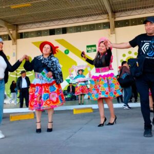 Fiestas Patrias: con música y danzas reciben a turistas en Huancayo