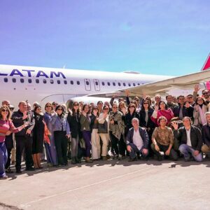 Autoridades y líderes del sector privado recrearon vuelo inaugural de Latam por sus 25 años