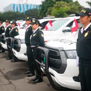 Mincetur entrega 12 camionetas a la Policía de Turismo para reforzar seguridad en Fiestas Patrias