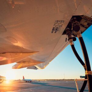 Aerolíneas en Colombia normalizan sus operaciones tras crisis por combustible