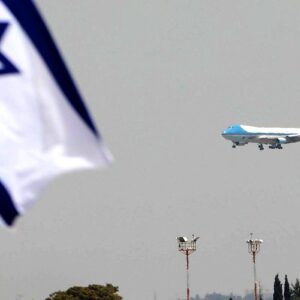 Aerolíneas cancelan vuelos en Israel ante posible ataque de Irán