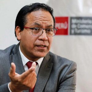 Ex ministro Roberto Sánchez es investigado por recortar sueldos y cobrar cupos en Mincetur