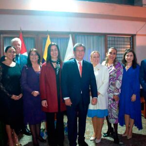 Apavit agasaja a diferentes personalidades del turismo en concurrido cóctel [FOTOS]