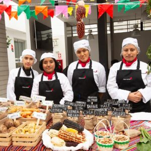 Cenfotur celebra Día Mundial del Turismo con feria gastronómica regional