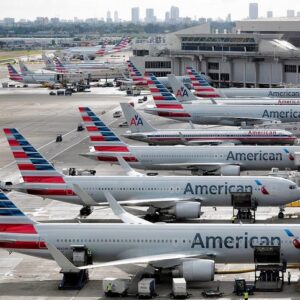 Cierran aeropuertos de Florida y cancelan vuelos por el huracán Milton